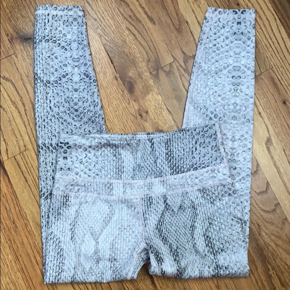 Varley White/Gray Snake Skin Yoga Pants